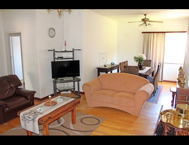 3 BEDROOM HOUSE FOR SALE IN STRAND CENTRAL